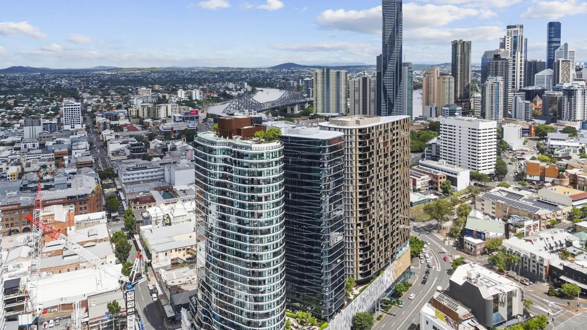 City High-Rise 1-Bed With Pool, Gym And Parking Brisbane 0*,
