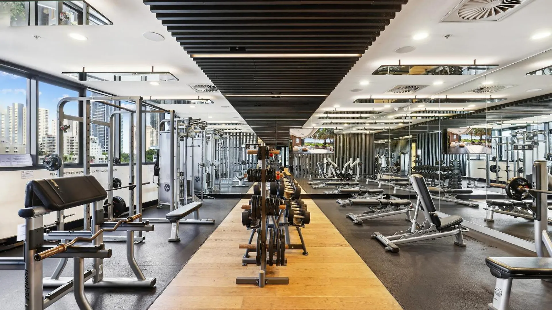 City High-Rise 1-Bed With Pool, Gym And Parking Brisbane